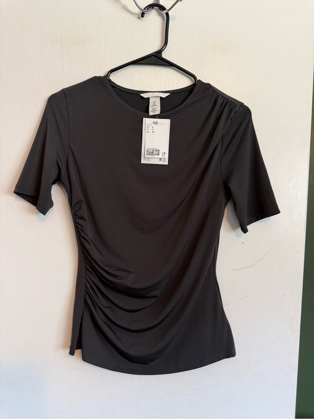 NWT H&M dark charcoal gray stretchy fitted short sleeve top size small